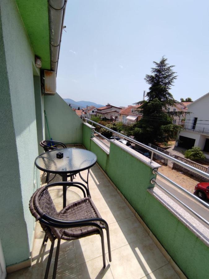 Apartments Vranes Тиват Экстерьер фото